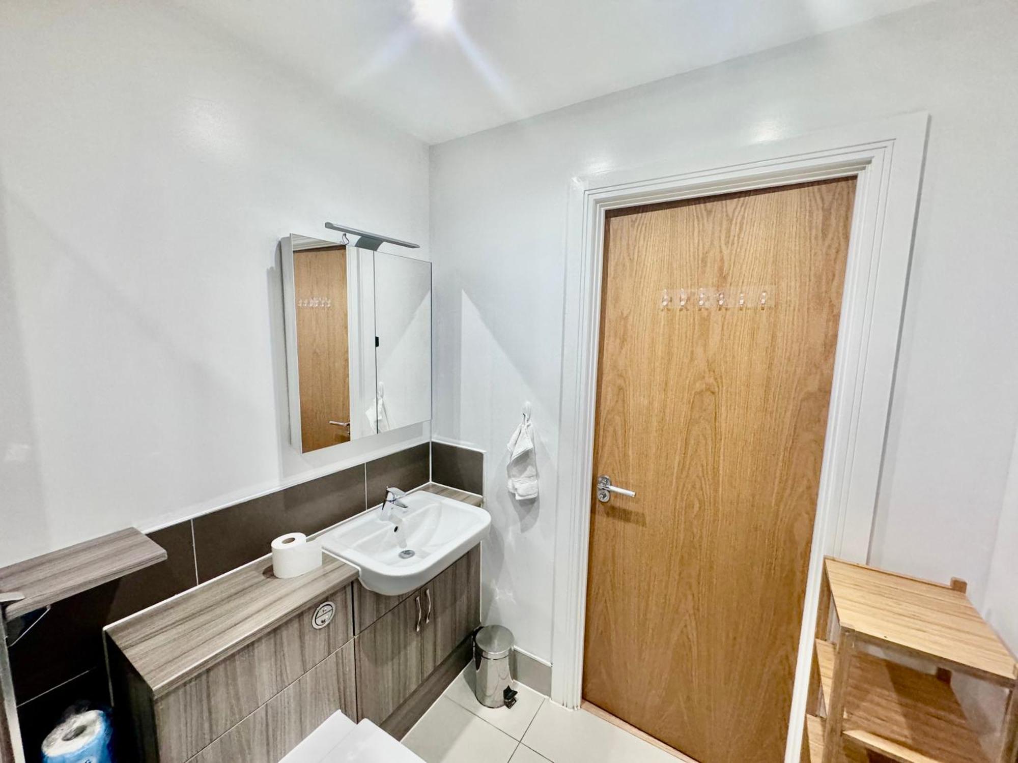 Luxury 2 Bed Entire Apartment-Near Tube & Shopping Centre Harrow Exterior foto